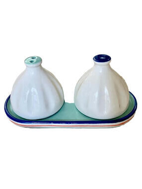 NWT Anthropologie Dairy Kitchen Garlic Salt & Pepper Shaker Set of 2 Blue Green